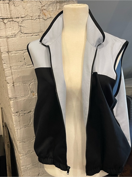 Lily’s of Beverly Hills Jackets & Blazers - Sleeveless Zip athletic golf Vest in blue and black Vintage 1980’s